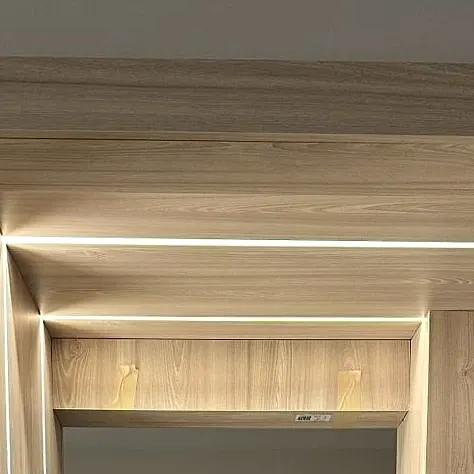 Wood-effect frame with a light line along its edges
